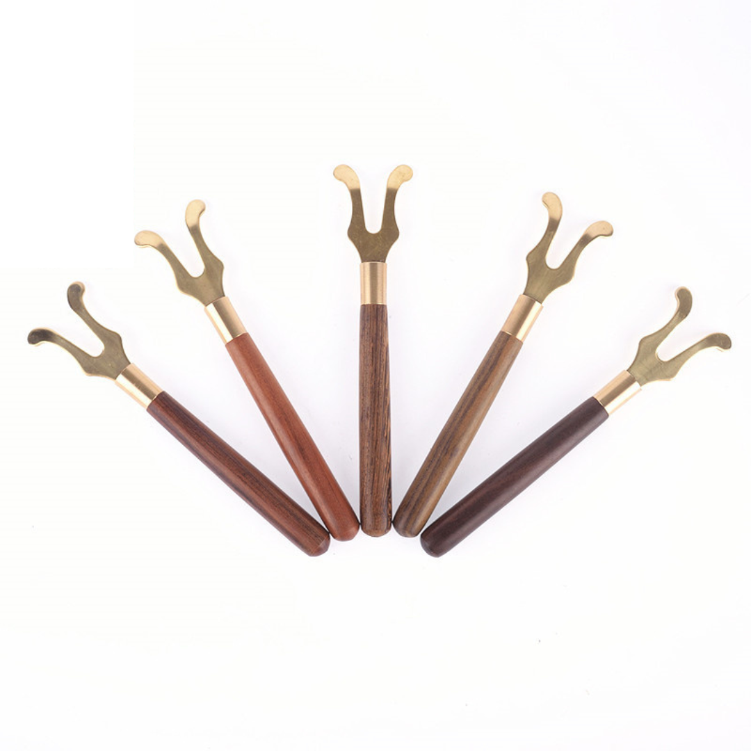 铜叉(壶盖专用)| 木柄铜制 传统实用茶道工具 Copper Lid Fork – For Japanese Tetsubin | Wood Handle Support Tool