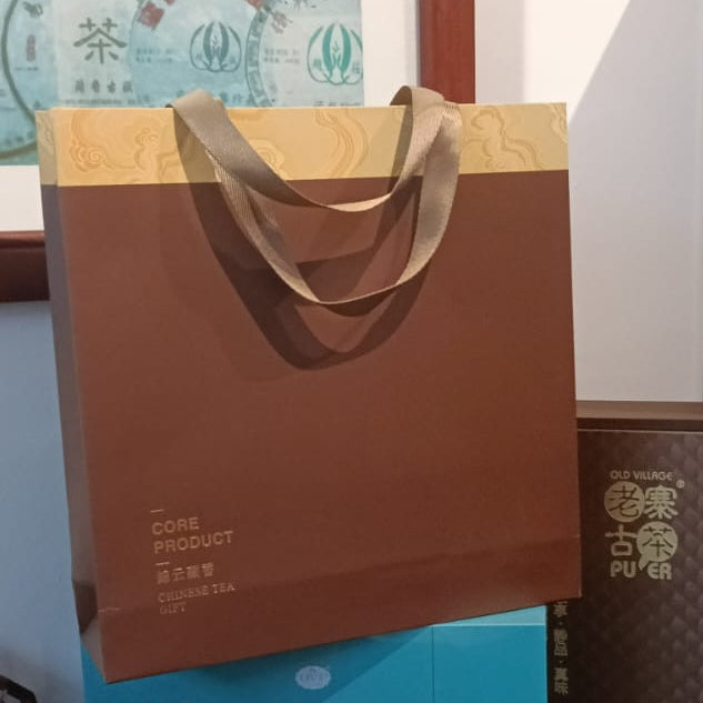 紧压茶礼盒(含茶刀及手提袋)| Tea Cake Gift Box with Tea Knife and Carrying Bag