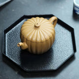 Zisha teapot Ju Rui, handmade by artist Level 3, YANG Fei 杨菲（L3-2021）老段泥 紫砂壶 “菊蕾”
