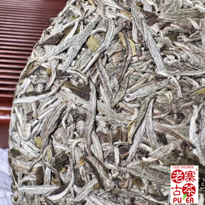 白毫银针饼 · 2017 福鼎白茶（磻溪高山）1713  LZGC White Hair Silver Needle Fu Ding Bai Hao Yin Zhen Tea Cake (Panxi High Mountain) White tea each 300g