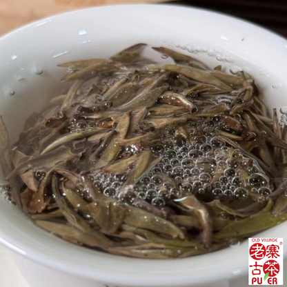 白毫银针饼 · 2017 福鼎白茶（磻溪高山）1713  LZGC White Hair Silver Needle Fu Ding Bai Hao Yin Zhen Tea Cake (Panxi High Mountain) White tea each 300g