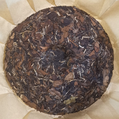 寿眉饼 · 2010/2011 福鼎白茶（磻溪高山）1043 LZGC Shou Mei Fu Ding White Tea (Panxi High Mountain) teacake each 330g