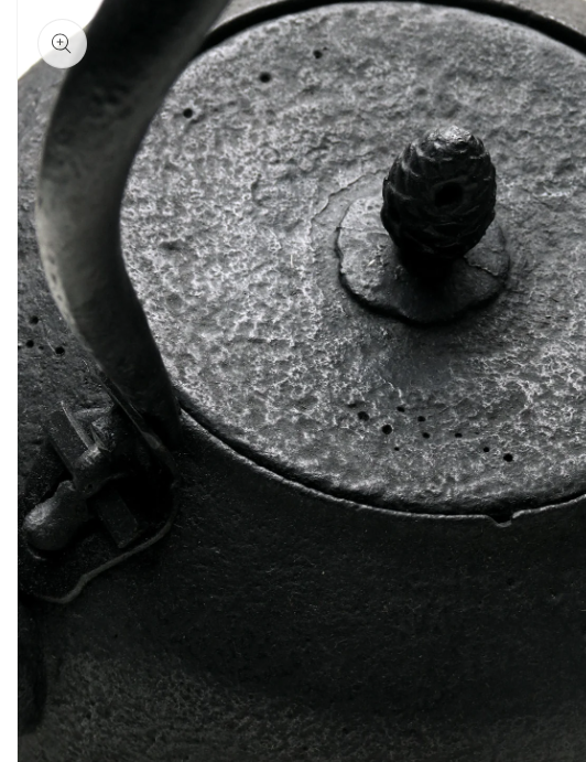 Japan Nanbu Tetsubin, Koizumi Nizaemon, Uba Guchi Hojyu Gata Tetsubin日本南部铁瓶，御釜屋 小泉仁左衛門 十一代 姥口宝珠形 供箱