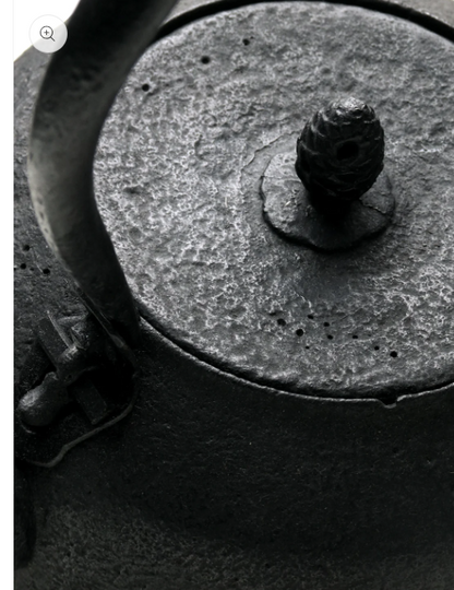 Japan Nanbu Tetsubin, Koizumi Nizaemon, Uba Guchi Hojyu Gata Tetsubin日本南部铁瓶，御釜屋 小泉仁左衛門 十一代 姥口宝珠形 供箱