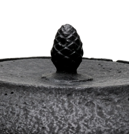 Japan Nanbu Tetsubin, Koizumi Nizaemon, Uba Guchi Hojyu Gata Tetsubin日本南部铁瓶，御釜屋 小泉仁左衛門 十一代 姥口宝珠形 供箱