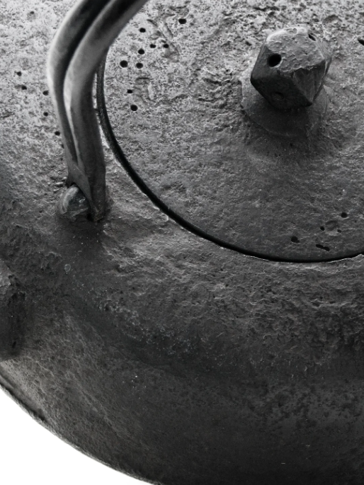 Japan Nanbu Tetsubin, Koizumi Nizaemon, Dora Gata 日本南部铁瓶，御釜屋 小泉仁左衛門 十一代 铜锣形 供箱