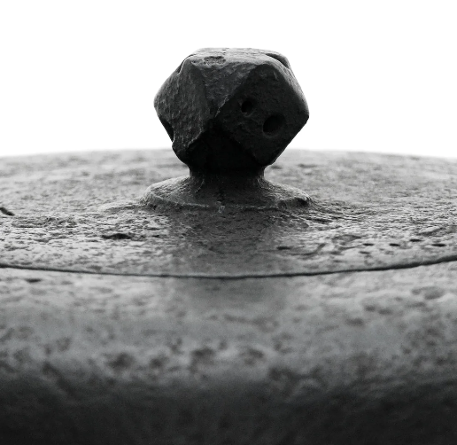 Japan Nanbu Tetsubin, Koizumi Nizaemon, Dora Gata 日本南部铁瓶，御釜屋 小泉仁左衛門 十一代 铜锣形 供箱