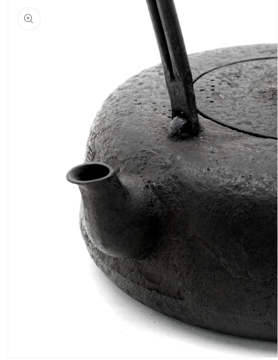 Japan Nanbu Tetsubin, Koizumi Nizaemon, Dora Gata 日本南部铁瓶，御釜屋 小泉仁左衛門 十一代 铜锣形 供箱