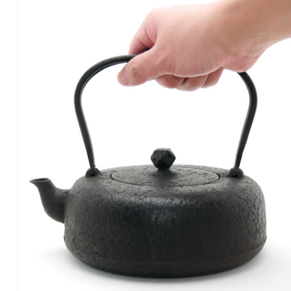 Japan Nanbu Tetsubin, Koizumi Nizaemon, Dora Gata 日本南部铁瓶，御釜屋 小泉仁左衛門 十一代 铜锣形 供箱