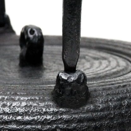 Japan Nanbu Tetsubin, Koizumi Nizaemon, Ohitomemon Uba Guchi Gata 日本南部铁瓶，御釜屋 小泉仁左衛門 十一代 大糸目姥口平丸形 供箱