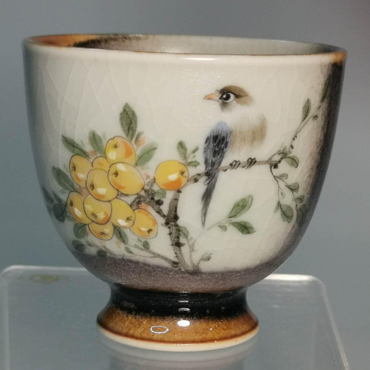 Xu Yafeng Jingdezhen Porcelain Tea Cup – Loquat & Magpie｜中国工艺美术大师 徐亚凤 · 枇杷喜鹊 闻香杯