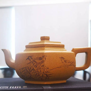 Zisha teapot by artist Level 3, YANG Fei 杨菲（L3-2021）老段泥 紫砂壶 “六方雪华”