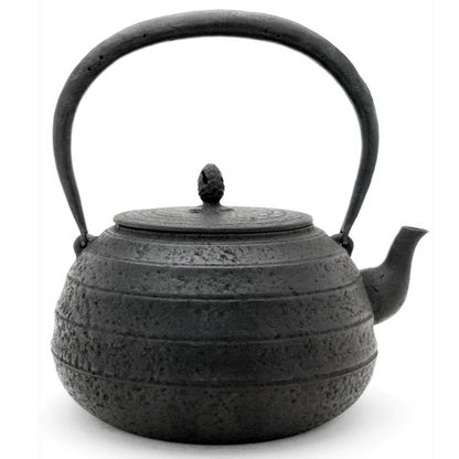 Japan Nanbu Tetsubin, Koizumi Nizaemon, Mentori Tamabuchi Higashiyama Gata日本南部铁瓶，御釜屋 小泉仁左衛門 十一代 面取玉縁東山形 供箱