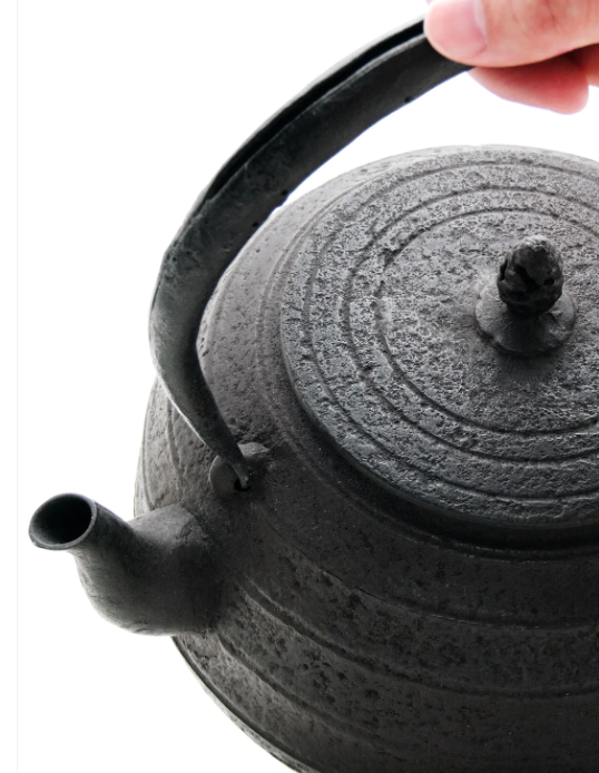 Japan Nanbu Tetsubin, Koizumi Nizaemon, Mentori Tamabuchi Higashiyama Gata日本南部铁瓶，御釜屋 小泉仁左衛門 十一代 面取玉縁東山形 供箱