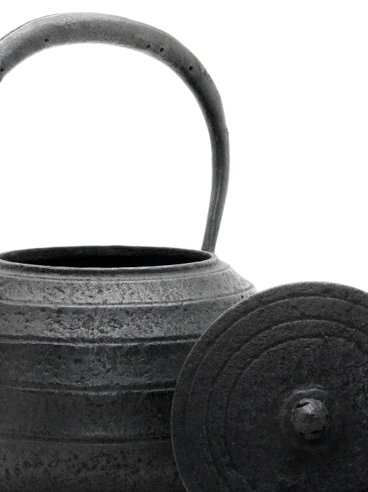 Japan Nanbu Tetsubin, Koizumi Nizaemon, Mentori Tamabuchi Higashiyama Gata日本南部铁瓶，御釜屋 小泉仁左衛門 十一代 面取玉縁東山形 供箱