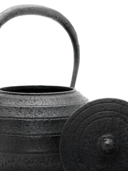 Japan Nanbu Tetsubin, Koizumi Nizaemon, Mentori Tamabuchi Higashiyama Gata日本南部铁瓶，御釜屋 小泉仁左衛門 十一代 面取玉縁東山形 供箱