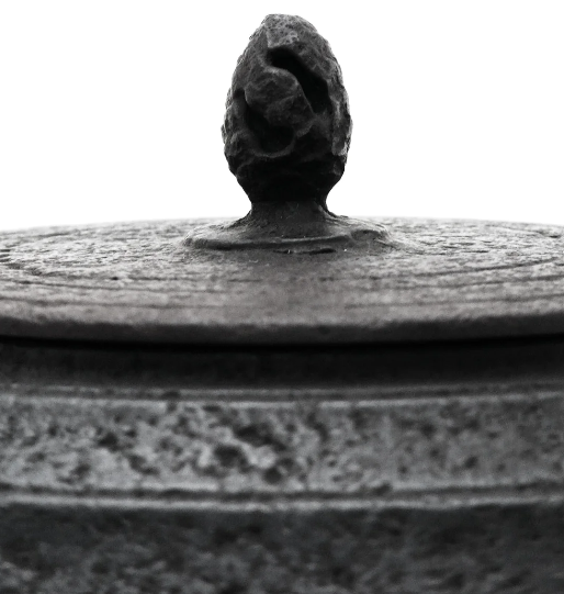 Japan Nanbu Tetsubin, Koizumi Nizaemon, Mentori Tamabuchi Higashiyama Gata日本南部铁瓶，御釜屋 小泉仁左衛門 十一代 面取玉縁東山形 供箱