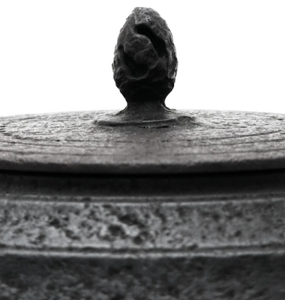 Japan Nanbu Tetsubin, Koizumi Nizaemon, Mentori Tamabuchi Higashiyama Gata日本南部铁瓶，御釜屋 小泉仁左衛門 十一代 面取玉縁東山形 供箱