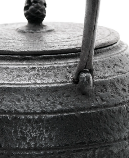 Japan Nanbu Tetsubin, Koizumi Nizaemon, Mentori Tamabuchi Higashiyama Gata日本南部铁瓶，御釜屋 小泉仁左衛門 十一代 面取玉縁東山形 供箱