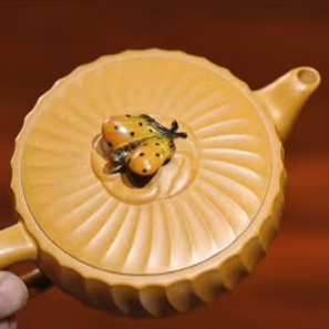 Yixing Zisha Pot Die Lian Hua Duanni by Tang Xuanwu Professor-level Senior Arts and Crafts Artist (TXW002)｜宜兴紫砂壶 段泥 蝶恋花 汤宣武 正高级工艺美术师