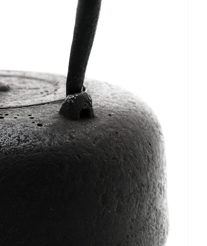 Japan Nanbu Tetsubin, Koizumi Nizaemon, Taka Dora Gata  日本南部铁瓶，御釜屋 小泉仁左衛門 十一代 高铜锣形 供箱