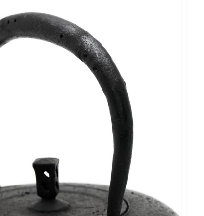 Japan Nanbu Tetsubin, Koizumi Nizaemon, Taka Dora Gata  日本南部铁瓶，御釜屋 小泉仁左衛門 十一代 高铜锣形 供箱