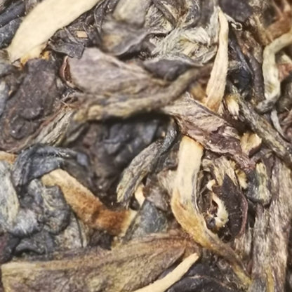 King of Sheng Pu'erh - Lao Ban Zhang PuEr tea cake 357g, ancient trees, Millennium Edition 茶王老班章 生普洱之王 2000