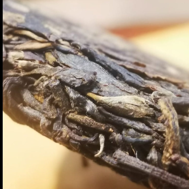 King of Sheng Pu'erh - Lao Ban Zhang PuEr tea cake 357g, ancient trees, Millennium Edition 茶王老班章 生普洱之王 2000