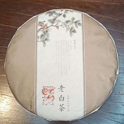 寿眉饼 · 2010/2011 福鼎白茶（磻溪高山）1043 LZGC Shou Mei Fu Ding White Tea (Panxi High Mountain) teacake each 330g