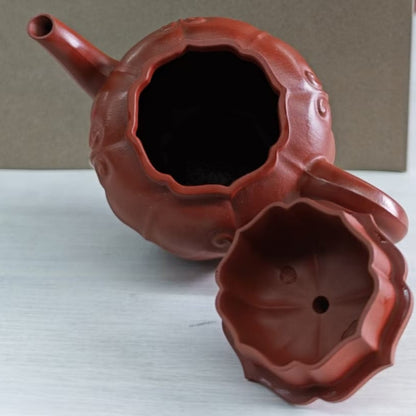 Zisha teapot Eight-Petal Lotus Lantern Teapot (Gong Deng Style), handmade by artist Level 3, YANG Fei 杨菲（L3-2021）朱泥 紫砂壶 “菱花宫灯壶”