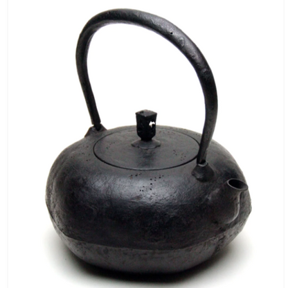 Japan Nanbu Tetsubin, Koizumi Nizaemon, Kikko Gata 日本南部铁瓶，御釜屋 小泉仁左衛門 十一代 龟甲形 供箱