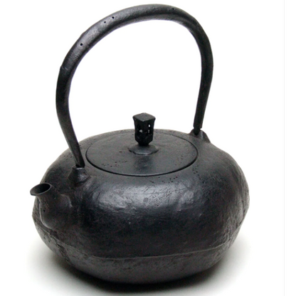 Japan Nanbu Tetsubin, Koizumi Nizaemon, Kikko Gata 日本南部铁瓶，御釜屋 小泉仁左衛門 十一代 龟甲形 供箱