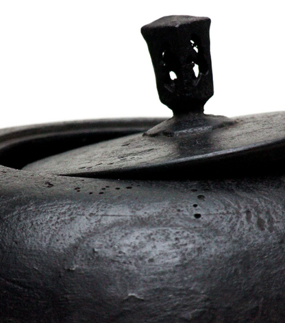 Japan Nanbu Tetsubin, Koizumi Nizaemon, Kikko Gata 日本南部铁瓶，御釜屋 小泉仁左衛門 十一代 龟甲形 供箱