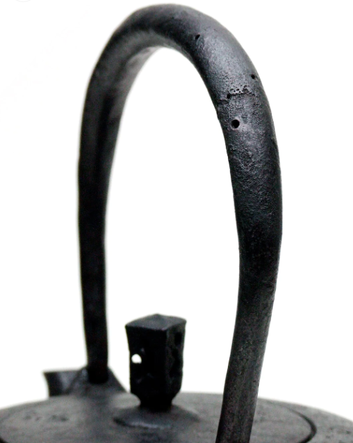 Japan Nanbu Tetsubin, Koizumi Nizaemon, Kikko Gata 日本南部铁瓶，御釜屋 小泉仁左衛門 十一代 龟甲形 供箱