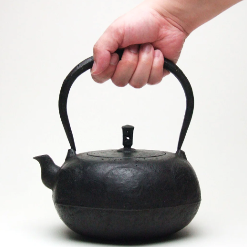 Japan Nanbu Tetsubin, Koizumi Nizaemon, Kikko Gata 日本南部铁瓶，御釜屋 小泉仁左衛門 十一代 龟甲形 供箱