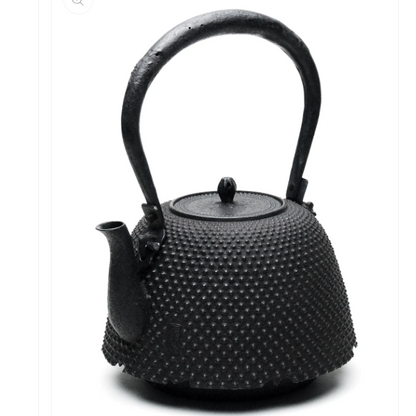 Japan Nanbu Tetsubin, Koizumi Nizaemon, Araremon-nanbugata-tetsubin 日本南部铁瓶，霰文南部形 御釜屋 小泉仁左衛門 十一代  供箱