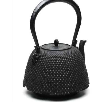 Japan Nanbu Tetsubin, Koizumi Nizaemon, Araremon-nanbugata-tetsubin 日本南部铁瓶，霰文南部形 御釜屋 小泉仁左衛門 十一代  供箱