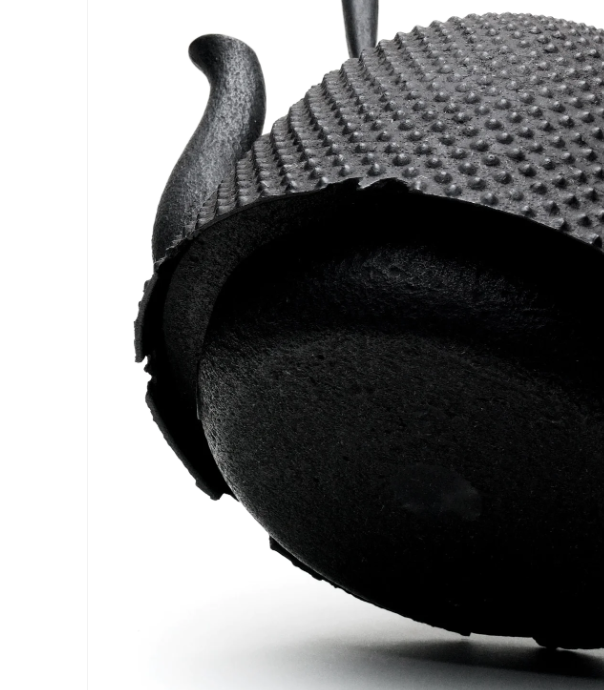 Japan Nanbu Tetsubin, Koizumi Nizaemon, Araremon-nanbugata-tetsubin 日本南部铁瓶，霰文南部形 御釜屋 小泉仁左衛門 十一代  供箱