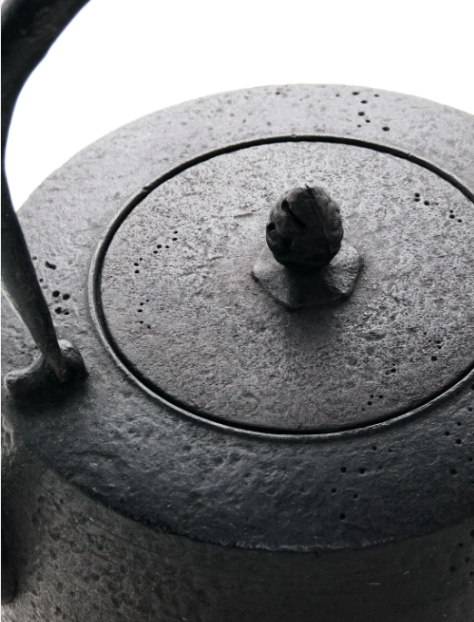 Japan Nanbu Tetsubin, Koizumi Nizaemon, Ubaguchi-Mozuyagata-tetsubin 日本南部铁瓶，御釜屋 小泉仁左衛門 十一代 姥口万代屋形 鉄瓶 供箱