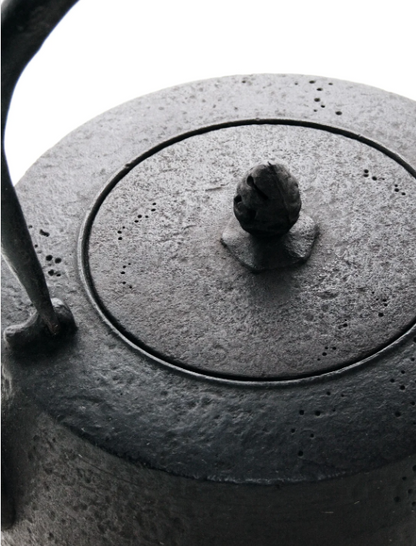 Japan Nanbu Tetsubin, Koizumi Nizaemon, Ubaguchi-Mozuyagata-tetsubin 日本南部铁瓶，御釜屋 小泉仁左衛門 十一代 姥口万代屋形 鉄瓶 供箱