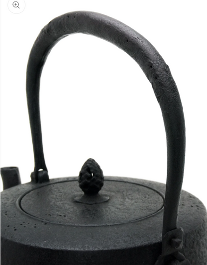 Japan Nanbu Tetsubin, Koizumi Nizaemon, Ubaguchi-Mozuyagata-tetsubin 日本南部铁瓶，御釜屋 小泉仁左衛門 十一代 姥口万代屋形 鉄瓶 供箱