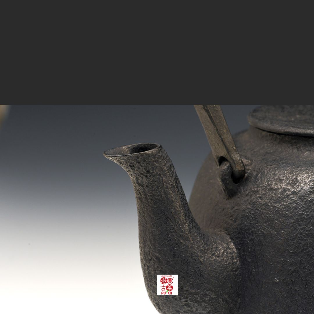 Japan Nanbu Tetsubin, Koizumi Nizaemon, Kokonoe Gata 日本南部铁瓶，御釜屋 小泉仁左衛門 十一代 九重形 供箱