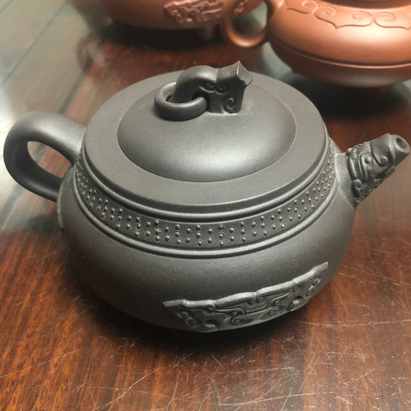 Zisha teapot by Artist Level 1A, CAO Ya Lin 曹亚麟 L1A on enquiry，龙·玉趣
