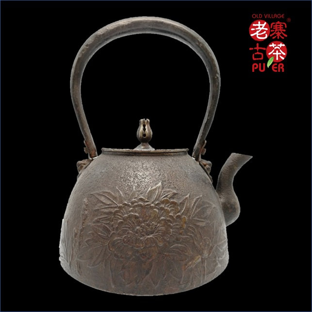 Japan Nanbu Satetsu Tetsubin, 日本南部砂铁瓶，盛冈三严堂 南部形 牡丹纹 - Old Village Puer 老寨古茶