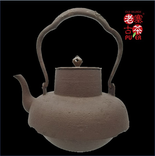 Japan Nanbu Tetsubin,  Hata Shunsai 日本南部铁瓶, 畠春斎,甑口尾垂形 - Old Village Puer 老寨古茶