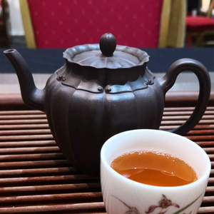 Zisha teapot by artist Level 2, GAO Jing 高静（L2-2016）Premium Collection