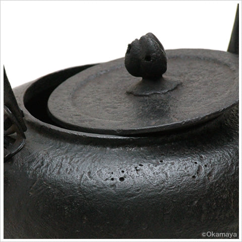 Japan Nanbu Tetsubin, Koizumi Nizaemon, Yuzu Gata 日本南部铁瓶，御釜屋 小泉仁左衛門 十代 柚子形 供箱 - Old Village Puer 老寨古茶