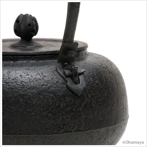 Japan Nanbu Tetsubin, Koizumi Nizaemon, Yuzu Gata 日本南部铁瓶，御釜屋 小泉仁左衛門 十代 柚子形 供箱 - Old Village Puer 老寨古茶