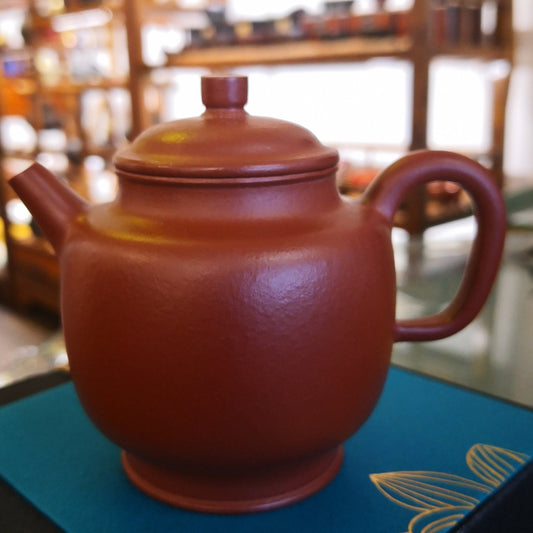 Zisha teapot Gong Deng, handmade by Artist Level 4 (L4-2021) RAO Qing 绕青 ZHU NI 朱泥“宫灯”
