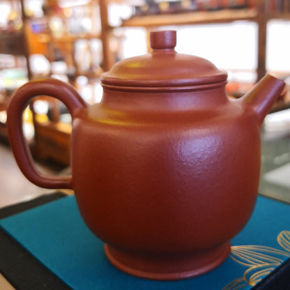 Zisha teapot Gong Deng, handmade by Artist Level 4 (L4-2021) RAO Qing 绕青 ZHU NI 朱泥“宫灯”